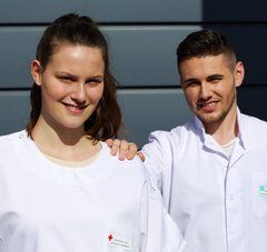 Deux jeunes en formation sanitaire et sociale